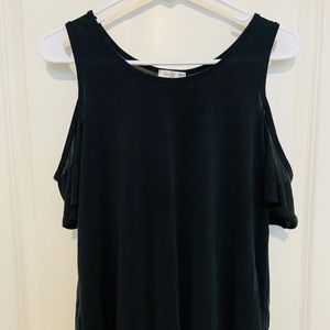 Peak-a-boo shoulder short sleeve top
